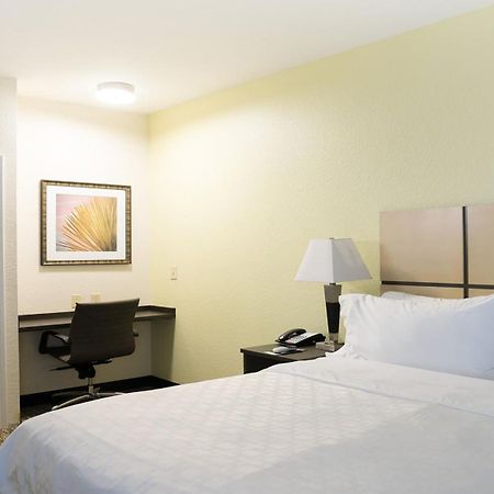 Candlewood Suites Bay City, An Ihg Hotel Экстерьер фото